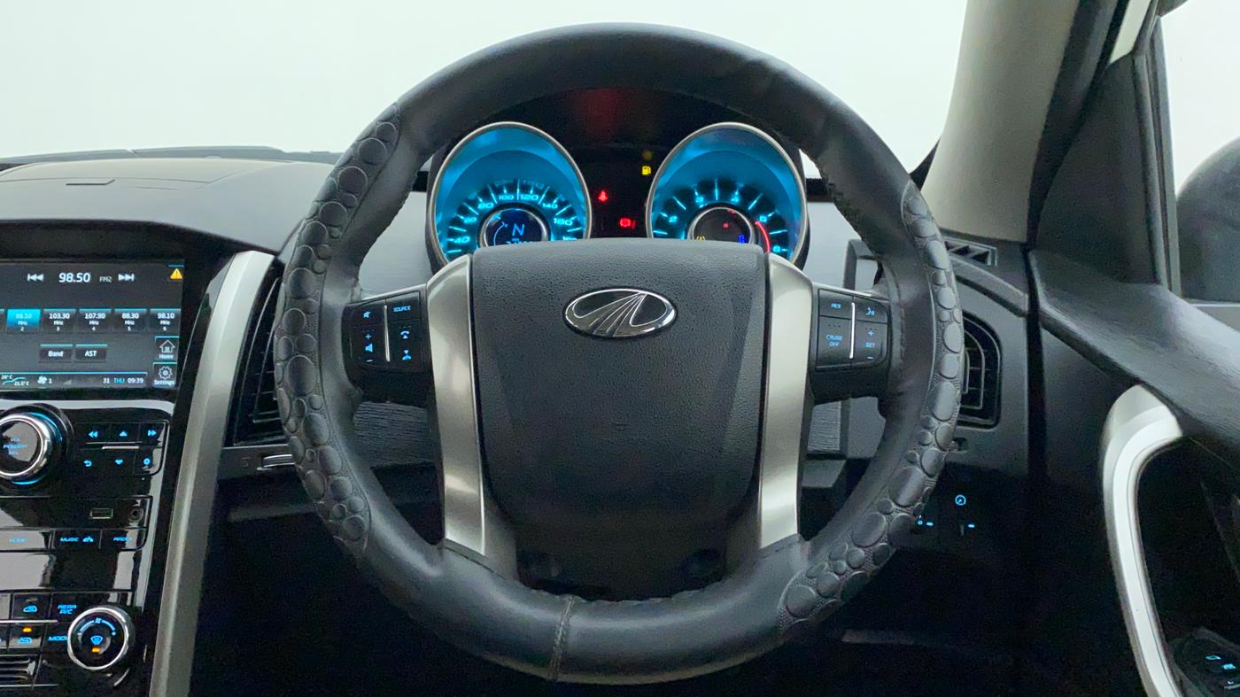 2020 Mahindra XUV500 W9, Diesel, Manual, 21,468 km, Steering Wheel Close Up