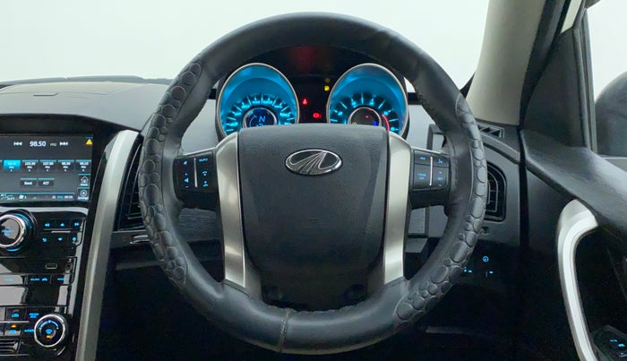 2020 Mahindra XUV500 W9, Diesel, Manual, 21,468 km, Steering Wheel Close Up