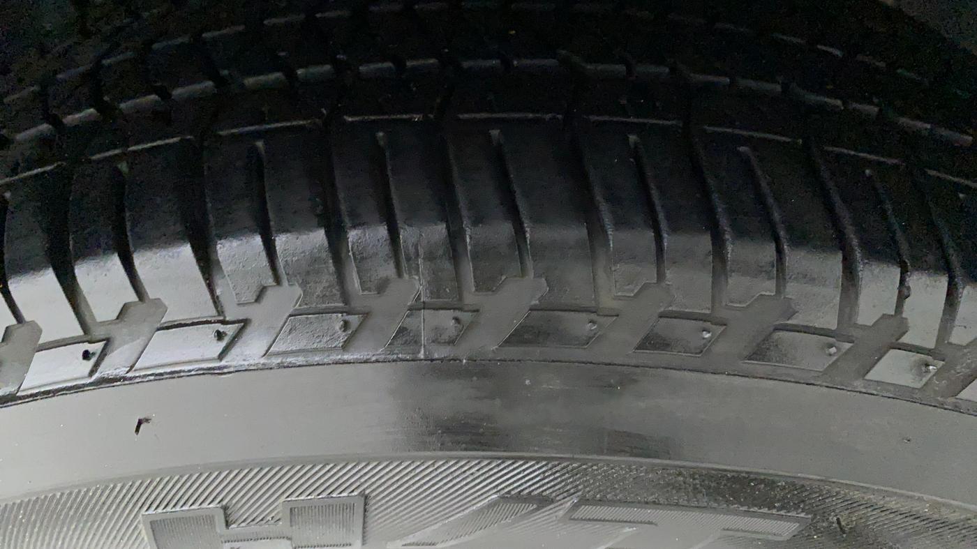 2020 Mahindra XUV500 W9, Diesel, Manual, 21,468 km, Right Front Tyre Tread