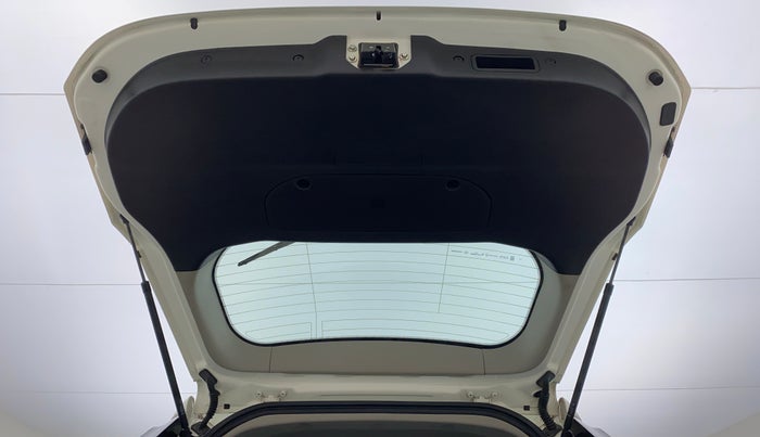 2020 Mahindra XUV500 W9, Diesel, Manual, 21,468 km, Boot Door Open