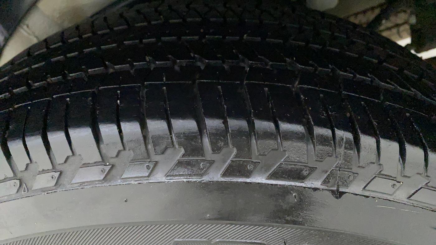 2020 Mahindra XUV500 W9, Diesel, Manual, 21,468 km, Left Rear Tyre Tread
