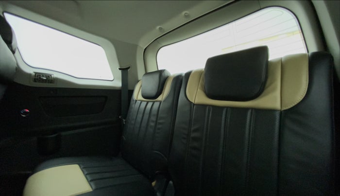 2020 Mahindra XUV500 W9, Diesel, Manual, 21,468 km, Third Seat Row ( optional )