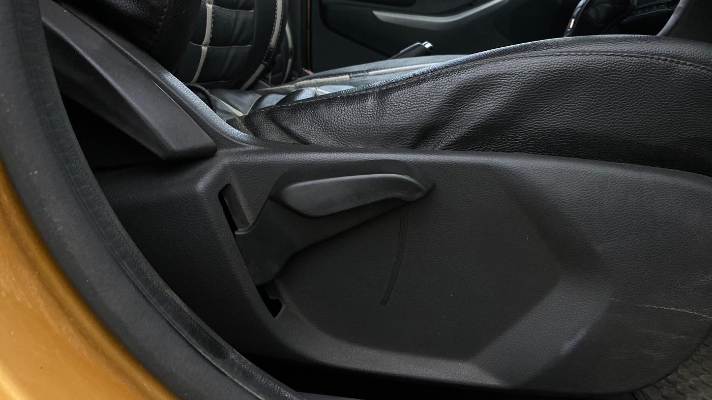 2017 Ford New Figo TITANIUM 1.5 PETROL AT, Petrol, Automatic, 31,374 km, Driver Side Adjustment Panel