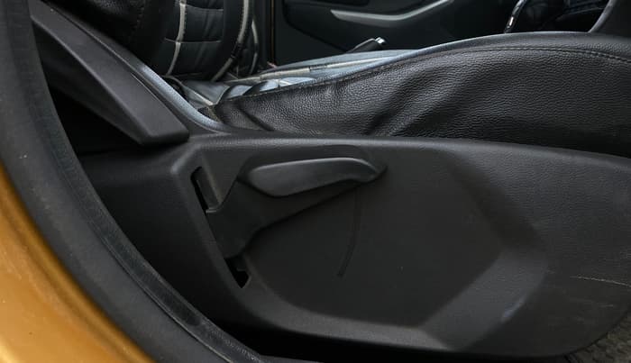 2017 Ford New Figo TITANIUM 1.5 PETROL AT, Petrol, Automatic, 31,431 km, Driver Side Adjustment Panel