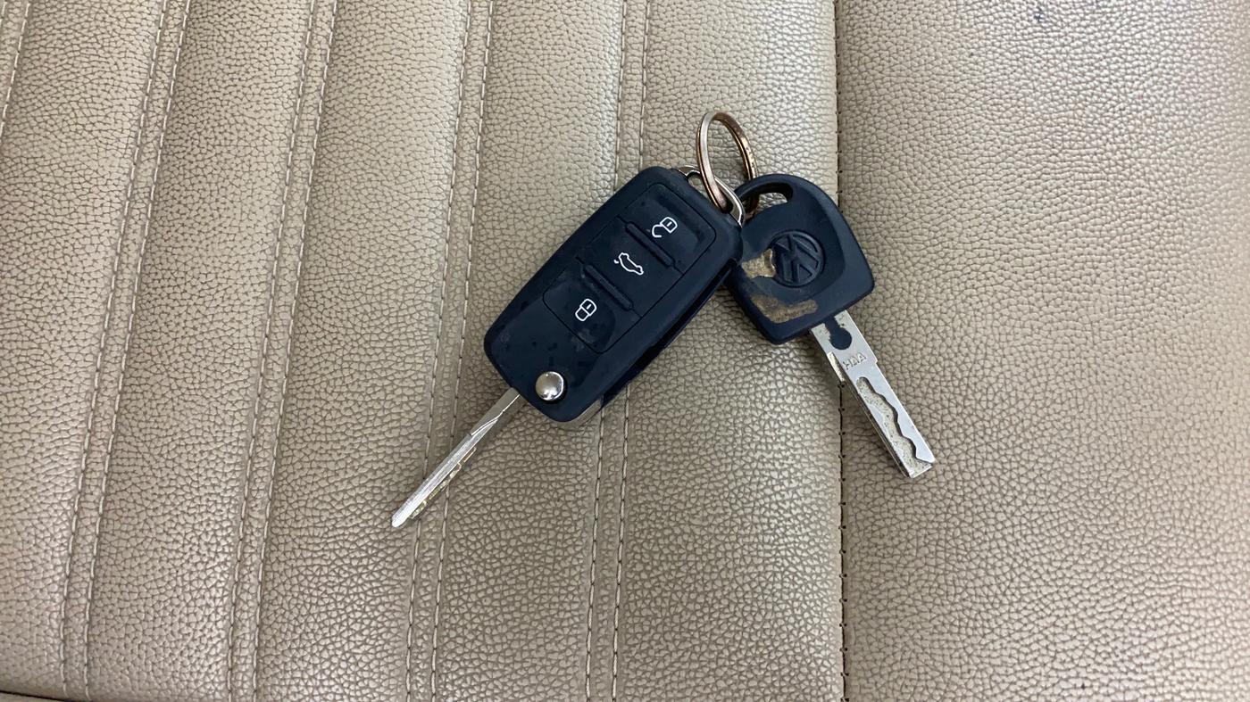 2017 Volkswagen Ameo COMFORTLINE 1.5 AT, Diesel, Automatic, 1,07,411 km, Key Close Up