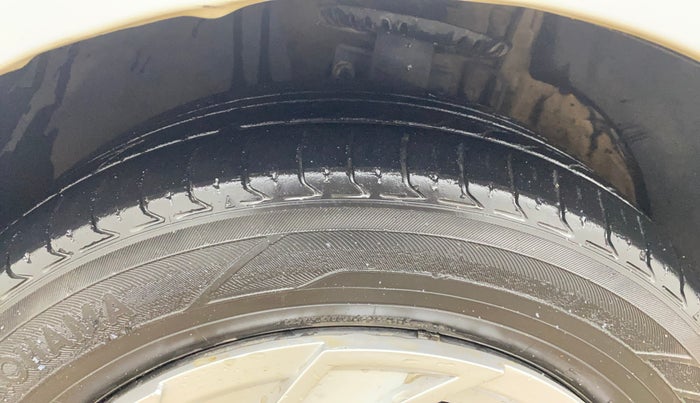 2017 Volkswagen Ameo COMFORTLINE 1.5 AT, Diesel, Automatic, 1,07,411 km, Left Front Tyre Tread