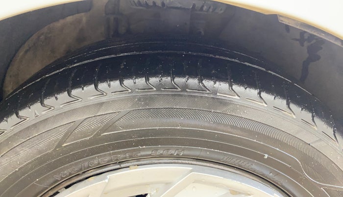 2017 Volkswagen Ameo COMFORTLINE 1.5 AT, Diesel, Automatic, 1,07,411 km, Right Front Tyre Tread