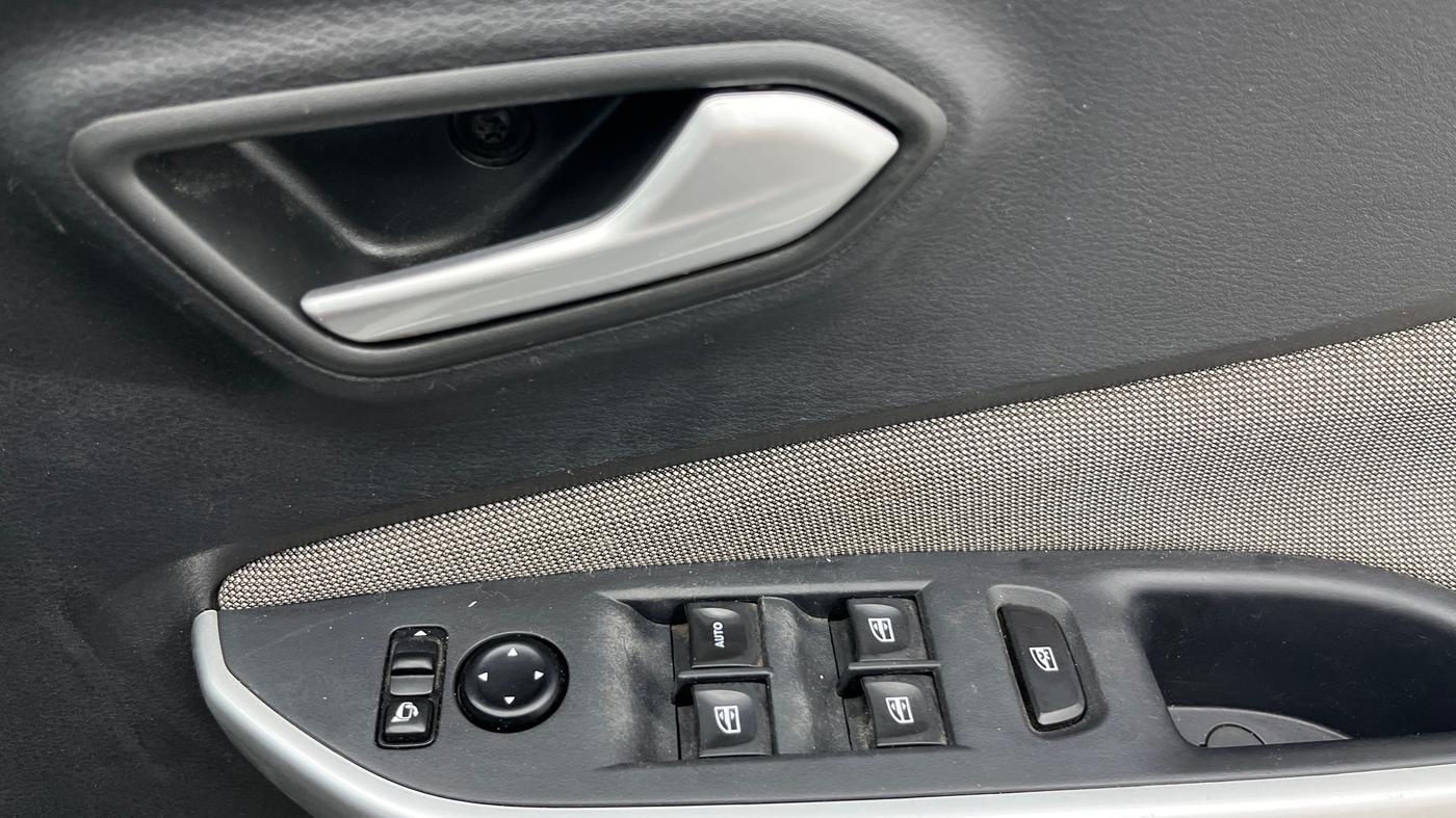 2021 Nissan MAGNITE XV TURBO, Petrol, Manual, 65,234 km, Driver Side Door Panels Control