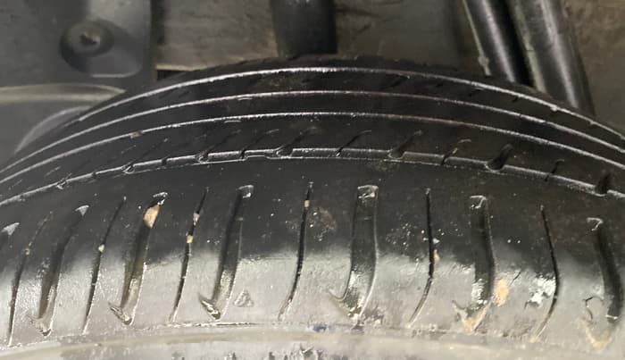 2018 Renault Duster RXS CVT, Petrol, Automatic, 1,19,928 km, Right Rear Tyre Tread