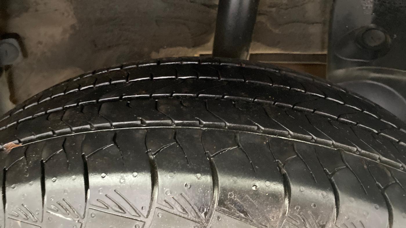 2018 Renault Duster RXS CVT, Petrol, Automatic, 1,19,928 km, Left Rear Tyre Tread