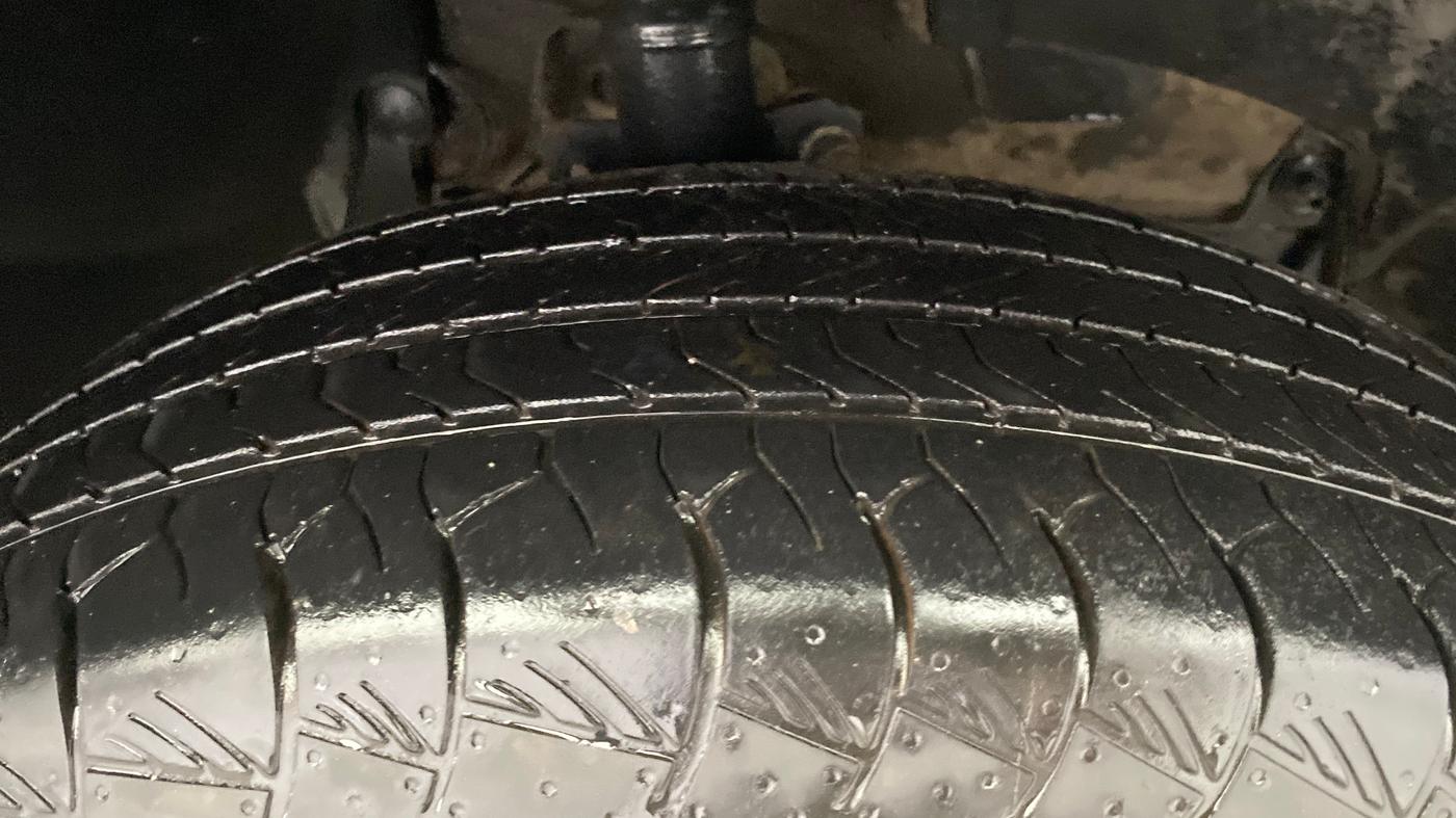 2018 Renault Duster RXS CVT, Petrol, Automatic, 1,19,928 km, Right Front Tyre Tread
