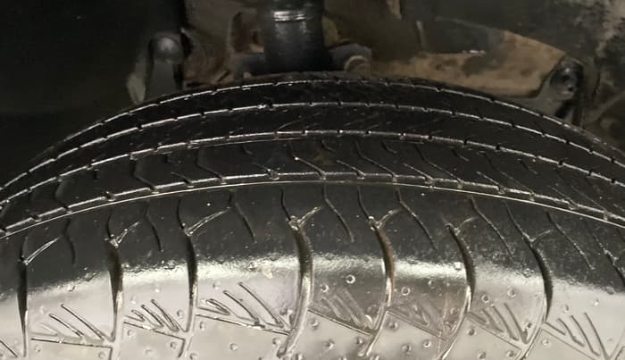 2018 Renault Duster RXS CVT, Petrol, Automatic, 1,19,928 km, Right Front Tyre Tread