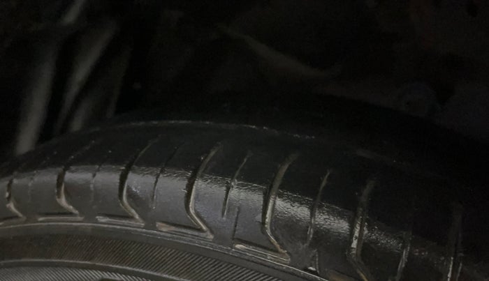 2015 Honda Amaze 1.2L I-VTEC S, Petrol, Manual, 1,22,963 km, Left Front Tyre Tread