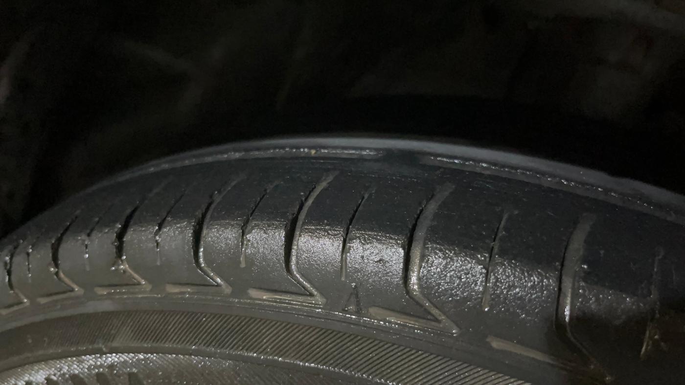 2015 Honda Amaze 1.2L I-VTEC S, Petrol, Manual, 1,23,011 km, Right Front Tyre Tread