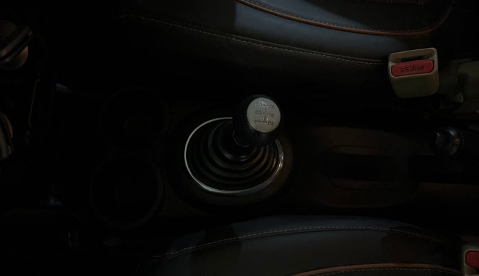 2015 Honda Amaze 1.2L I-VTEC S, Petrol, Manual, 1,22,963 km, Gear Lever