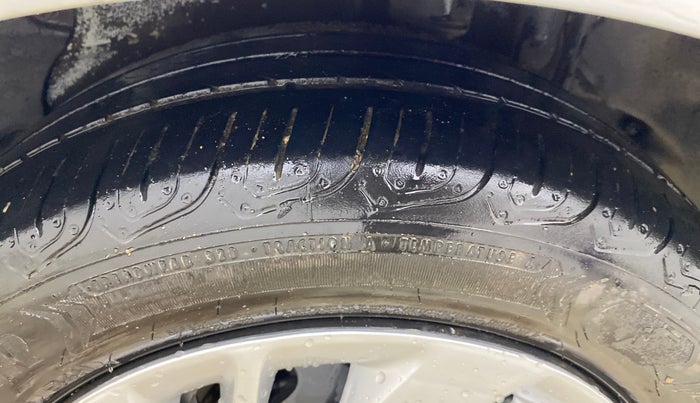 2016 Tata Zest XMS PETROL, CNG, Manual, 98,185 km, Left Rear Tyre Tread