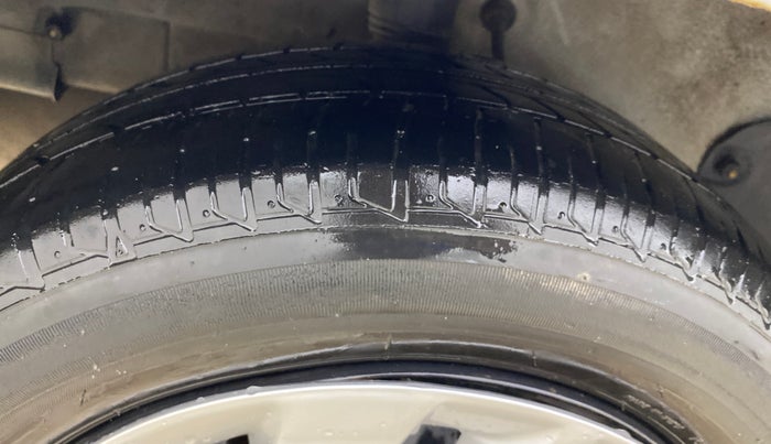 2016 Tata Zest XMS PETROL, CNG, Manual, 98,185 km, Right Rear Tyre Tread
