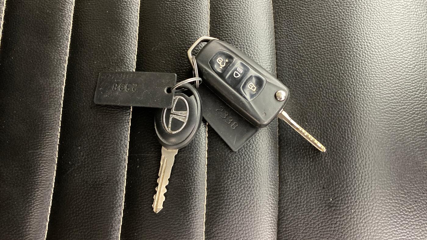 2016 Tata Zest XMS PETROL, CNG, Manual, 98,185 km, Key Close Up