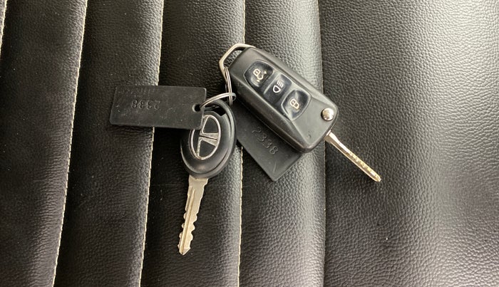 2016 Tata Zest XMS PETROL, CNG, Manual, 98,185 km, Key Close Up