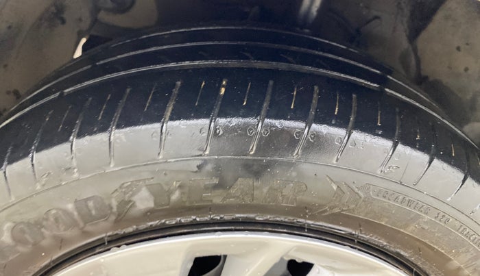 2016 Tata Zest XMS PETROL, CNG, Manual, 98,185 km, Left Front Tyre Tread