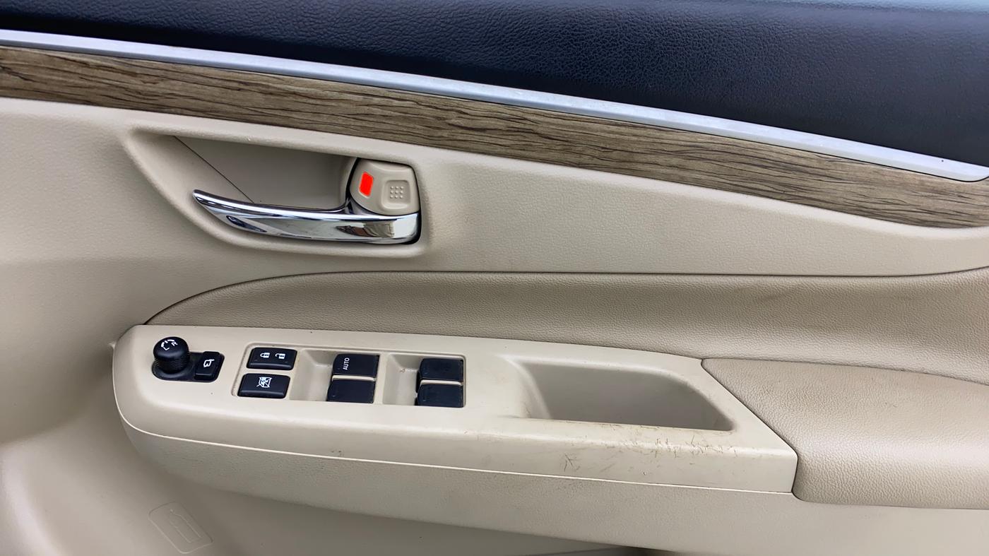 2023 Maruti Ciaz ALPHA  AT 1.5 SHVS PETROL, Petrol, Automatic, 37,327 km, Driver Side Door Panels Control