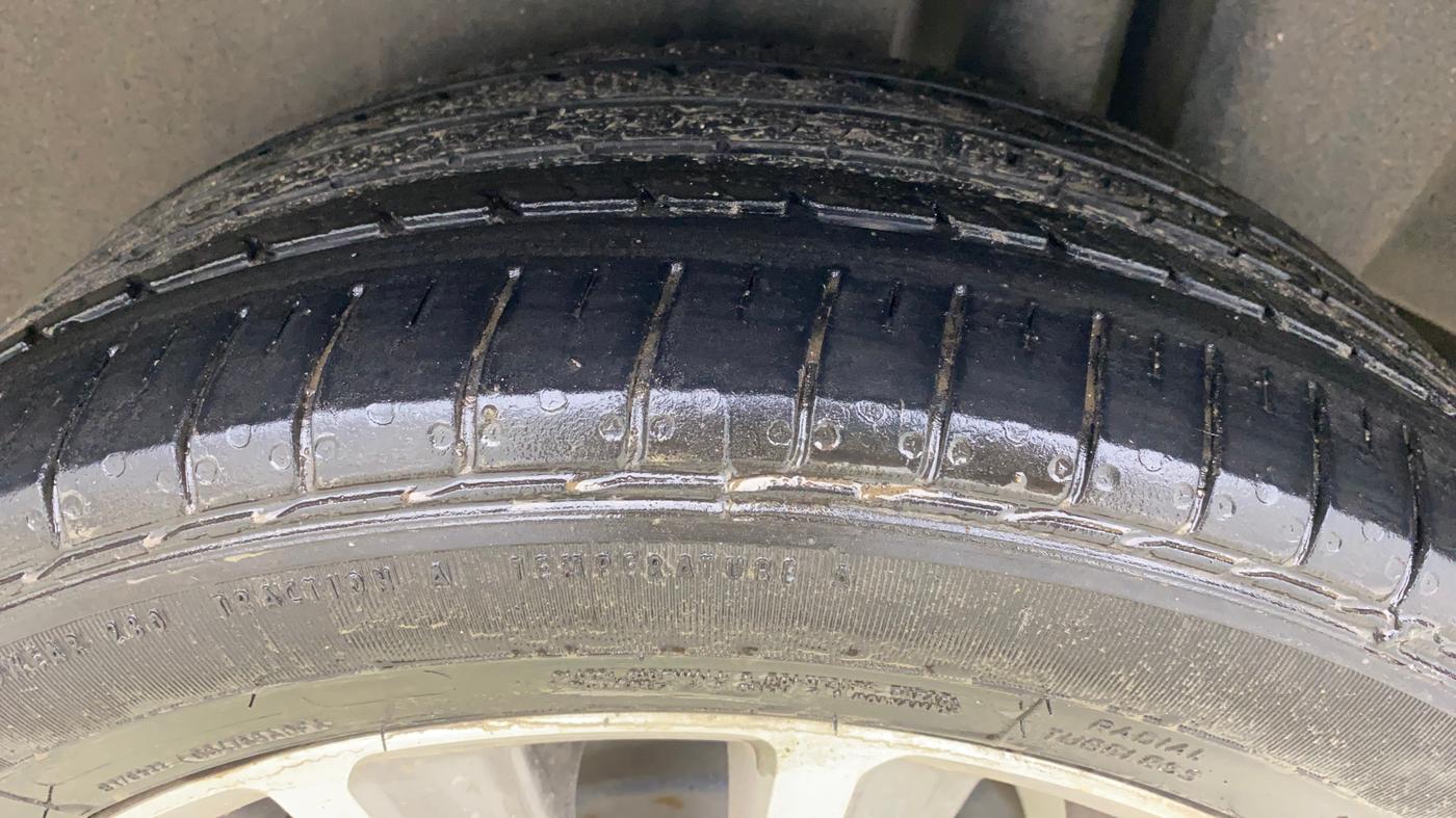 2023 Maruti Ciaz ALPHA  AT 1.5 SHVS PETROL, Petrol, Automatic, 37,327 km, Left Rear Tyre Tread