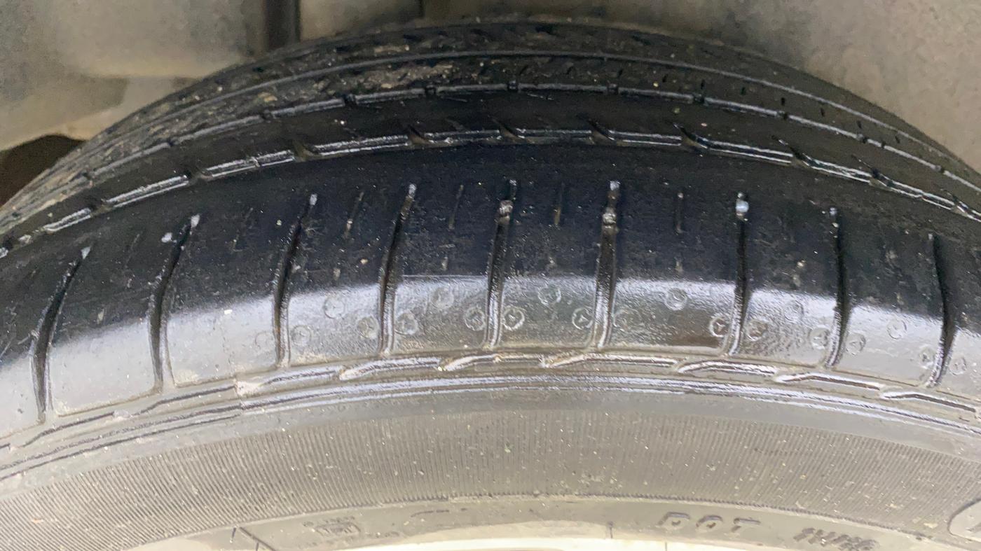 2023 Maruti Ciaz ALPHA  AT 1.5 SHVS PETROL, Petrol, Automatic, 37,327 km, Right Rear Tyre Tread