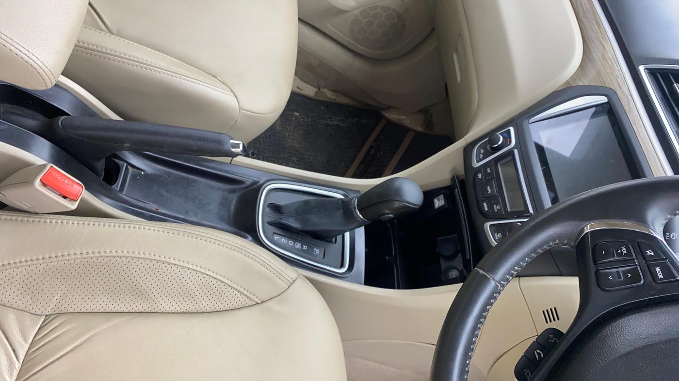 2023 Maruti Ciaz ALPHA  AT 1.5 SHVS PETROL, Petrol, Automatic, 37,327 km, Gear Lever