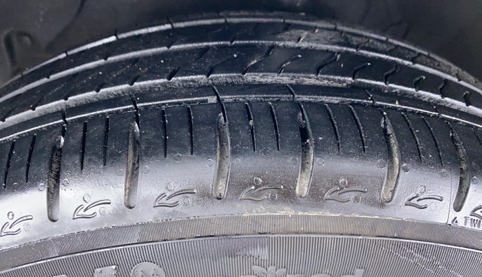 2020 Hyundai AURA SX+ AT, Petrol, Automatic, 2,308 km, Left Front Tyre Tread