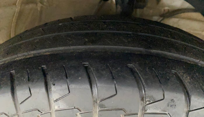 2021 Maruti Swift LXI, Petrol, Manual, 43,062 km, Right Front Tyre Tread