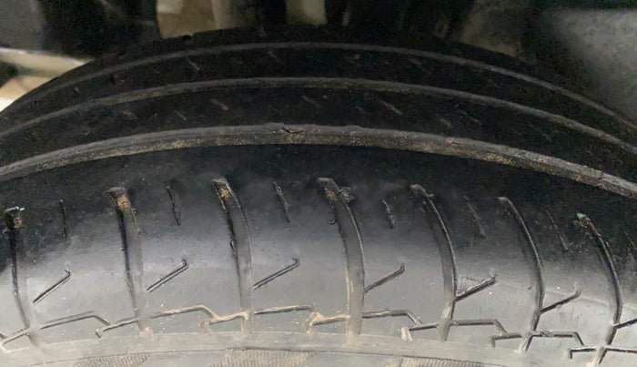 2021 Maruti Swift LXI, Petrol, Manual, 43,062 km, Right Rear Tyre Tread