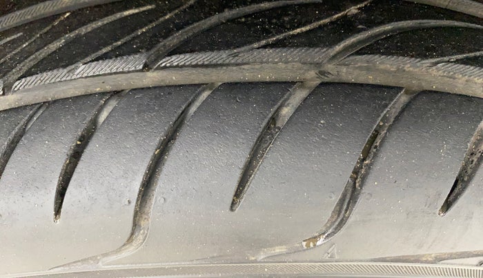 2024 Maruti Swift ZXi Plus Dual Tone AMT, Petrol, Automatic, 14,733 km, Right Front Tyre Tread