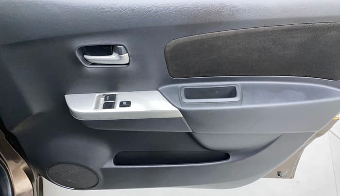 2012 Maruti Wagon R 1.0 VXI, Petrol, Manual, 38,843 km, Driver Side Door Panels Control