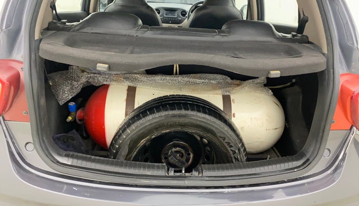 2017 Hyundai Grand i10 SPORTZ 1.2 KAPPA VTVT, CNG, Manual, 51,601 km, Boot Inside