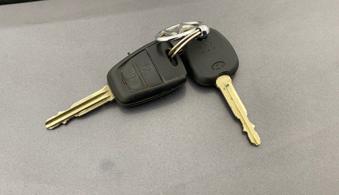 2017 Hyundai Grand i10 SPORTZ 1.2 KAPPA VTVT, CNG, Manual, 51,601 km, Key Close Up