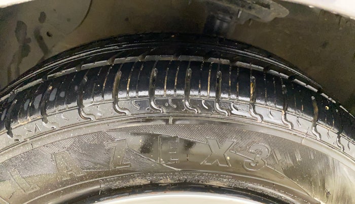 2017 Hyundai Grand i10 SPORTZ 1.2 KAPPA VTVT, CNG, Manual, 51,601 km, Left Front Tyre Tread