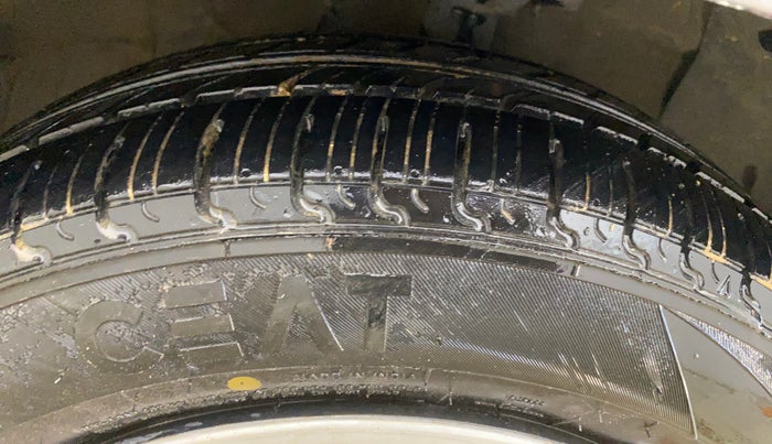 2017 Hyundai Grand i10 SPORTZ 1.2 KAPPA VTVT, CNG, Manual, 51,601 km, Right Front Tyre Tread