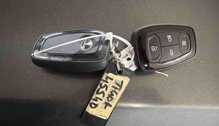 2023 Tata TIGOR XZA PLUS PETROL, Petrol, Automatic, 16,587 km, Key Close Up