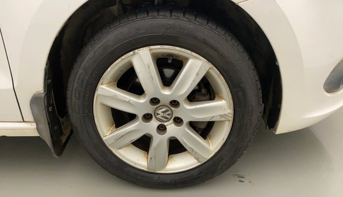 2012 Volkswagen Vento HIGHLINE 1.6 MPI, Petrol, Manual, 61,530 km, Right Front Wheel