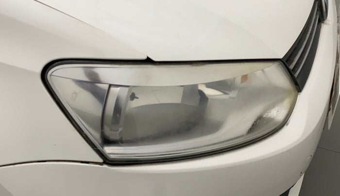 2012 Volkswagen Vento HIGHLINE 1.6 MPI, Petrol, Manual, 61,530 km, Right headlight - Clamp has minor damage