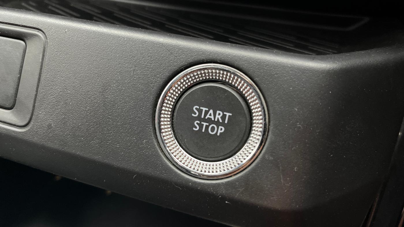 2024 Renault Kiger RXT (O) AMT DUAL TONE, Petrol, Automatic, 7,572 km, Keyless Start/ Stop Button