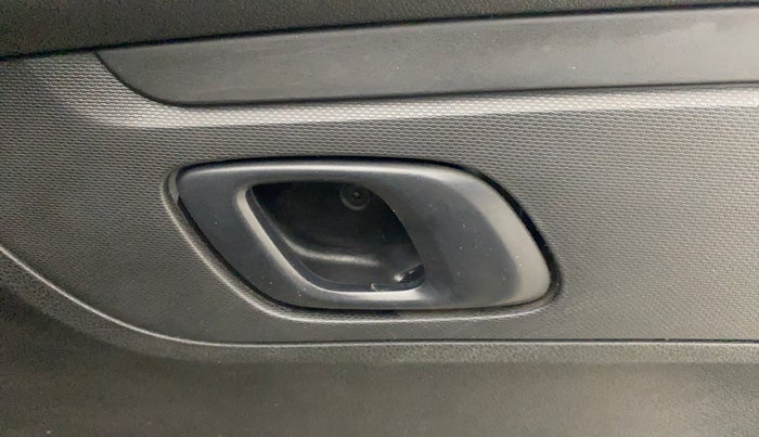 2018 Renault Kwid RXT 0.8, Petrol, Manual, 40,966 km, Driver Side Door Panels Control