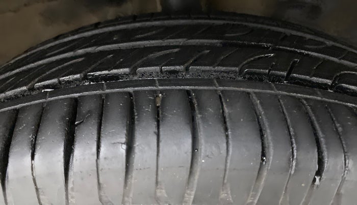 2016 Maruti Wagon R 1.0 VXI, Petrol, Manual, 52,607 km, Right Front Tyre Tread