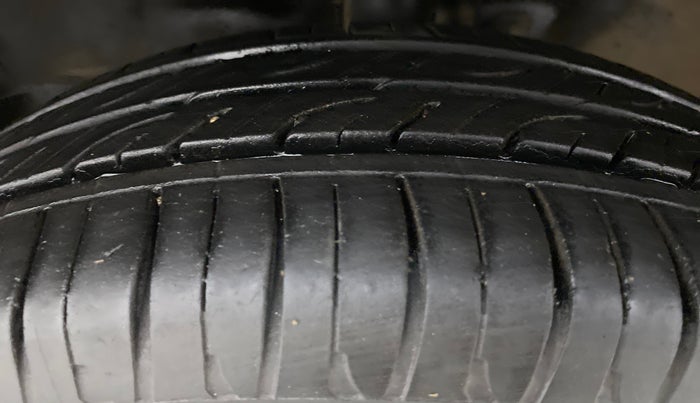 2016 Maruti Wagon R 1.0 VXI, Petrol, Manual, 52,607 km, Left Front Tyre Tread