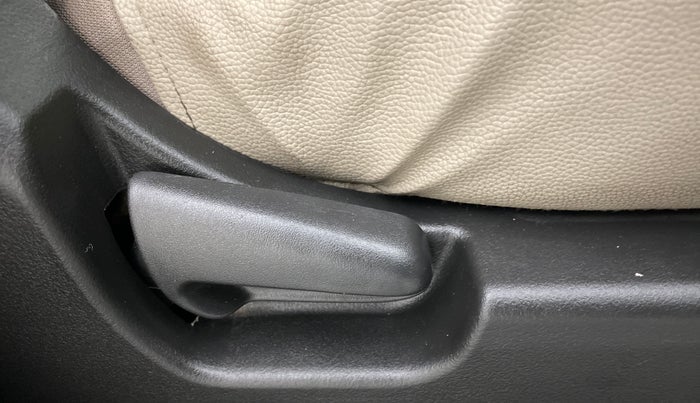 2016 Maruti Wagon R 1.0 VXI, Petrol, Manual, 52,607 km, Driver Side Adjustment Panel