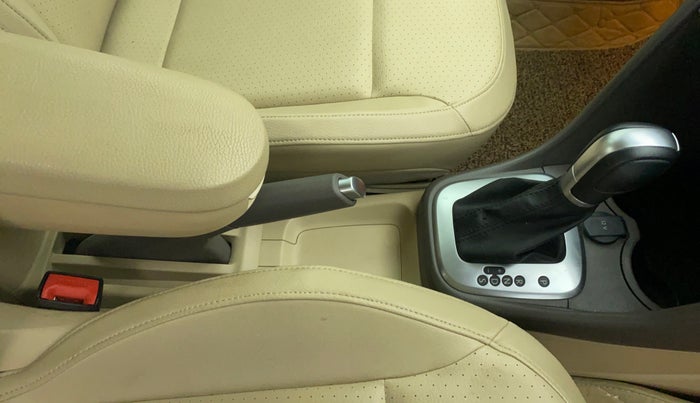 2020 Volkswagen Vento HIGHLINE 1.0 AT, Petrol, Automatic, 17,772 km, Gear Lever