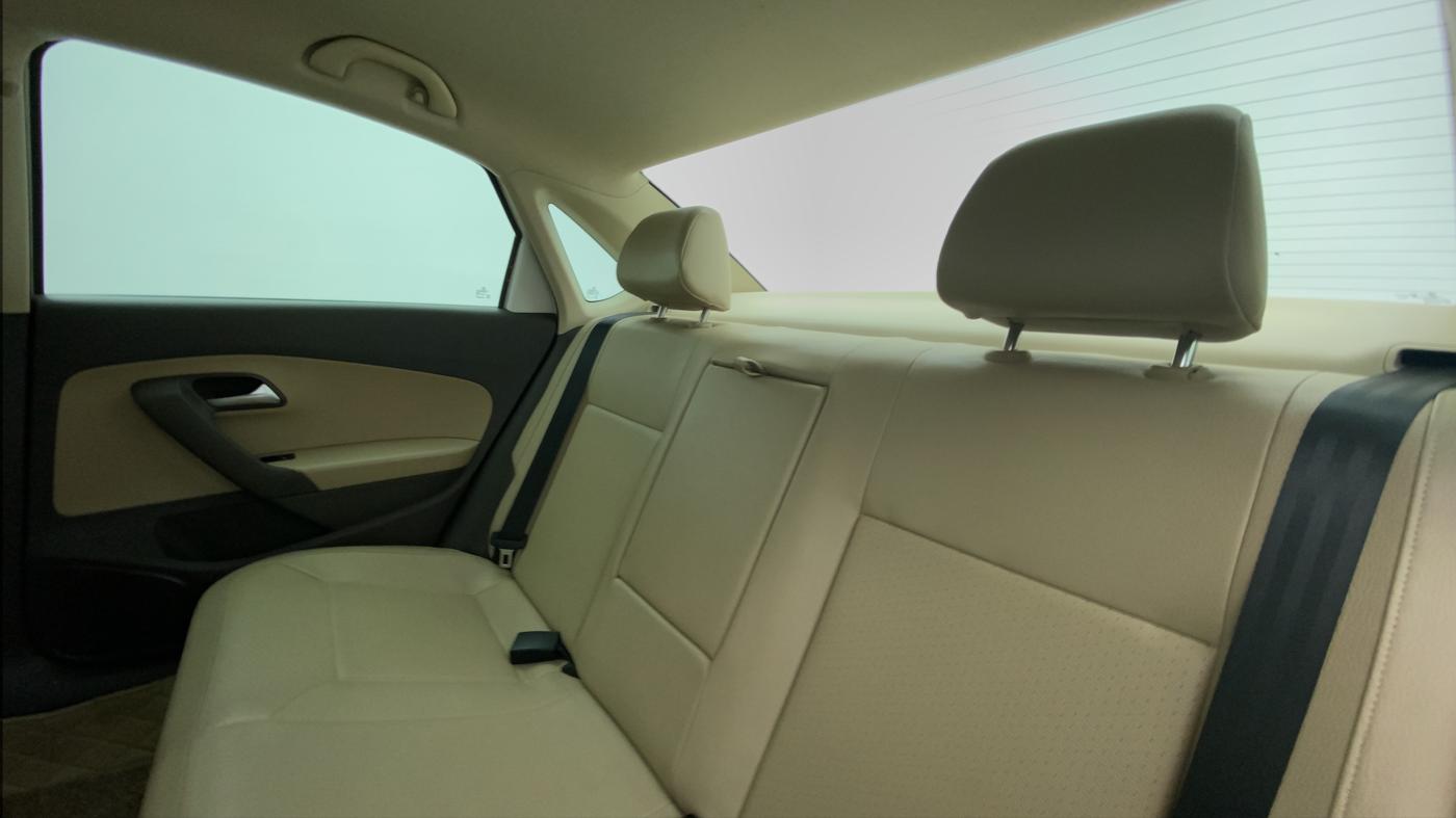 2020 Volkswagen Vento HIGHLINE 1.0 AT, Petrol, Automatic, 17,772 km, Right Side Door Cabin View