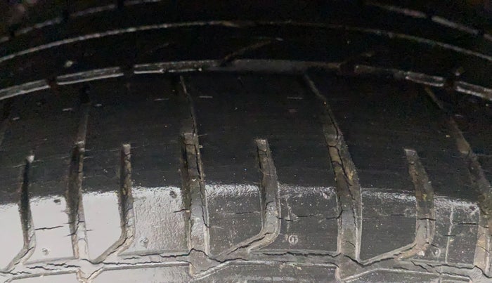 2012 Hyundai Verna FLUIDIC 1.6 VTVT SX, Petrol, Manual, 24,240 km, Left Rear Tyre Tread