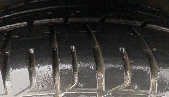 2012 Hyundai Verna FLUIDIC 1.6 VTVT SX, Petrol, Manual, 24,240 km, Right Front Tyre Tread