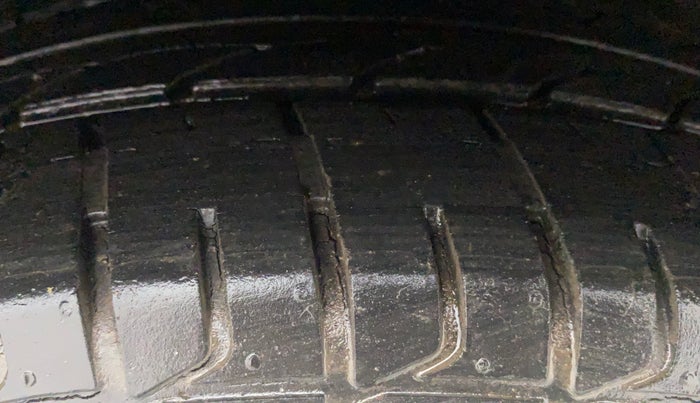 2012 Hyundai Verna FLUIDIC 1.6 VTVT SX, Petrol, Manual, 24,240 km, Right Rear Tyre Tread